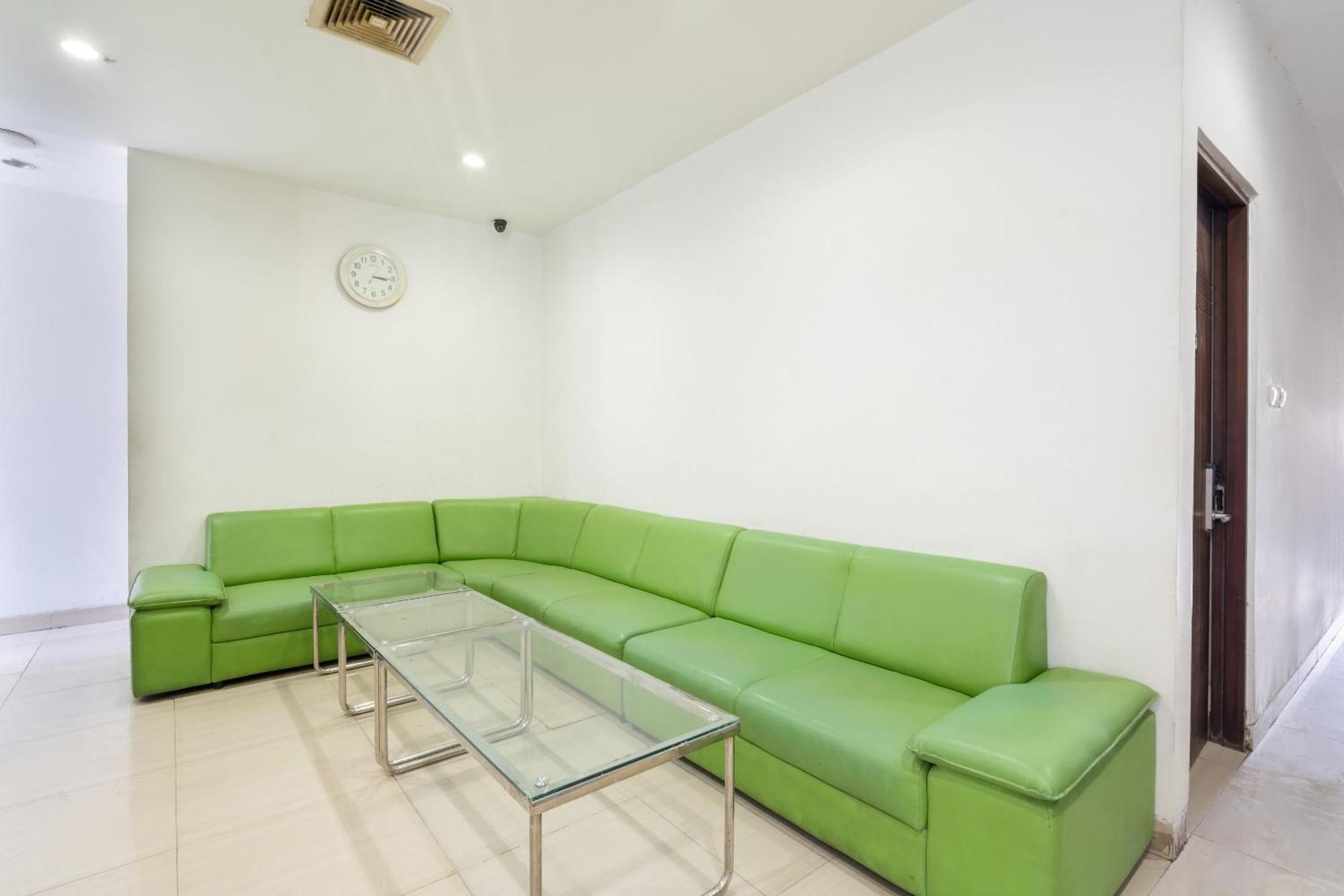Super Oyo Flagship 91863 Metro House Hotel Surabaya Exterior photo