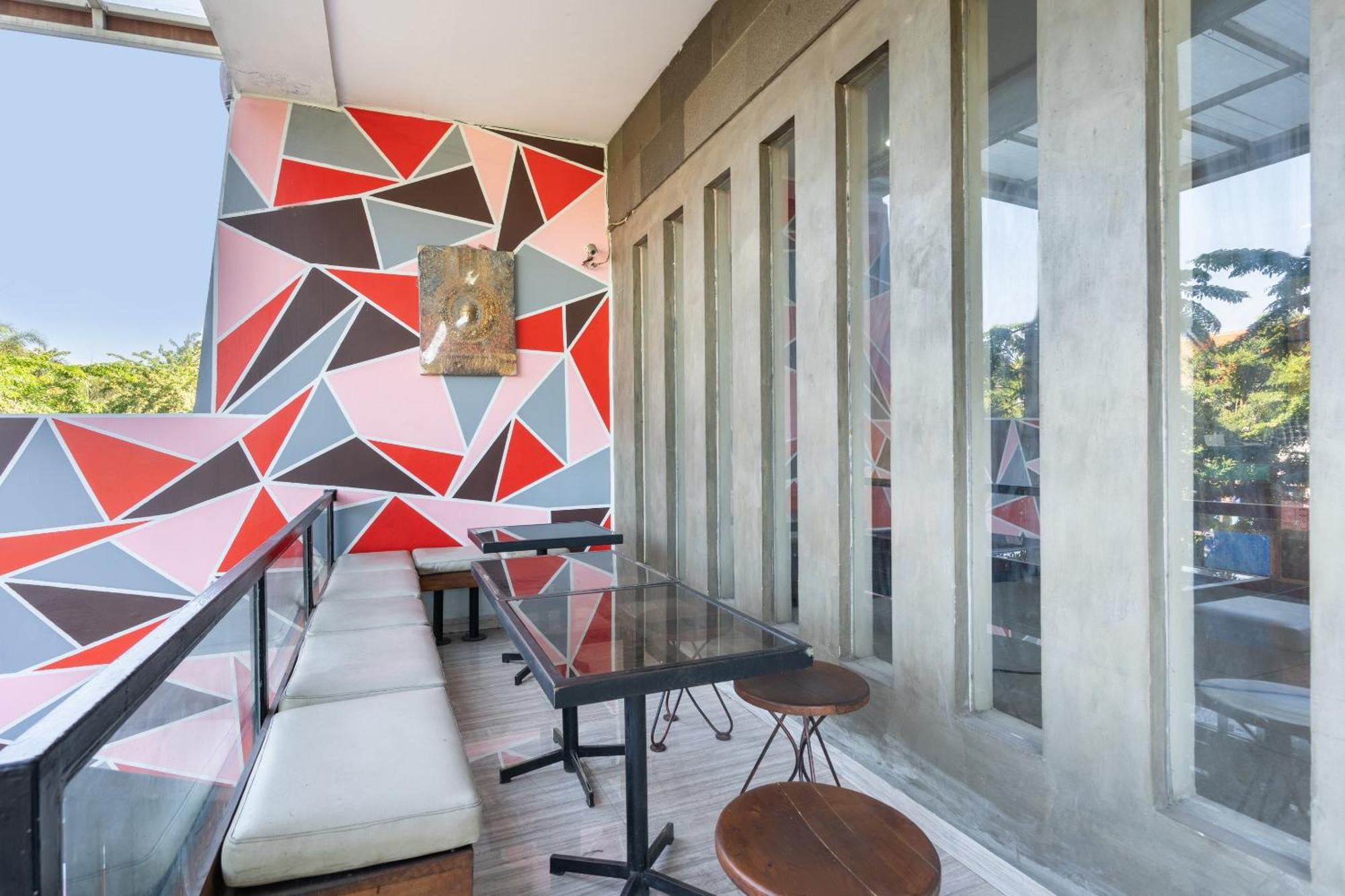 Super Oyo Flagship 91863 Metro House Hotel Surabaya Exterior photo