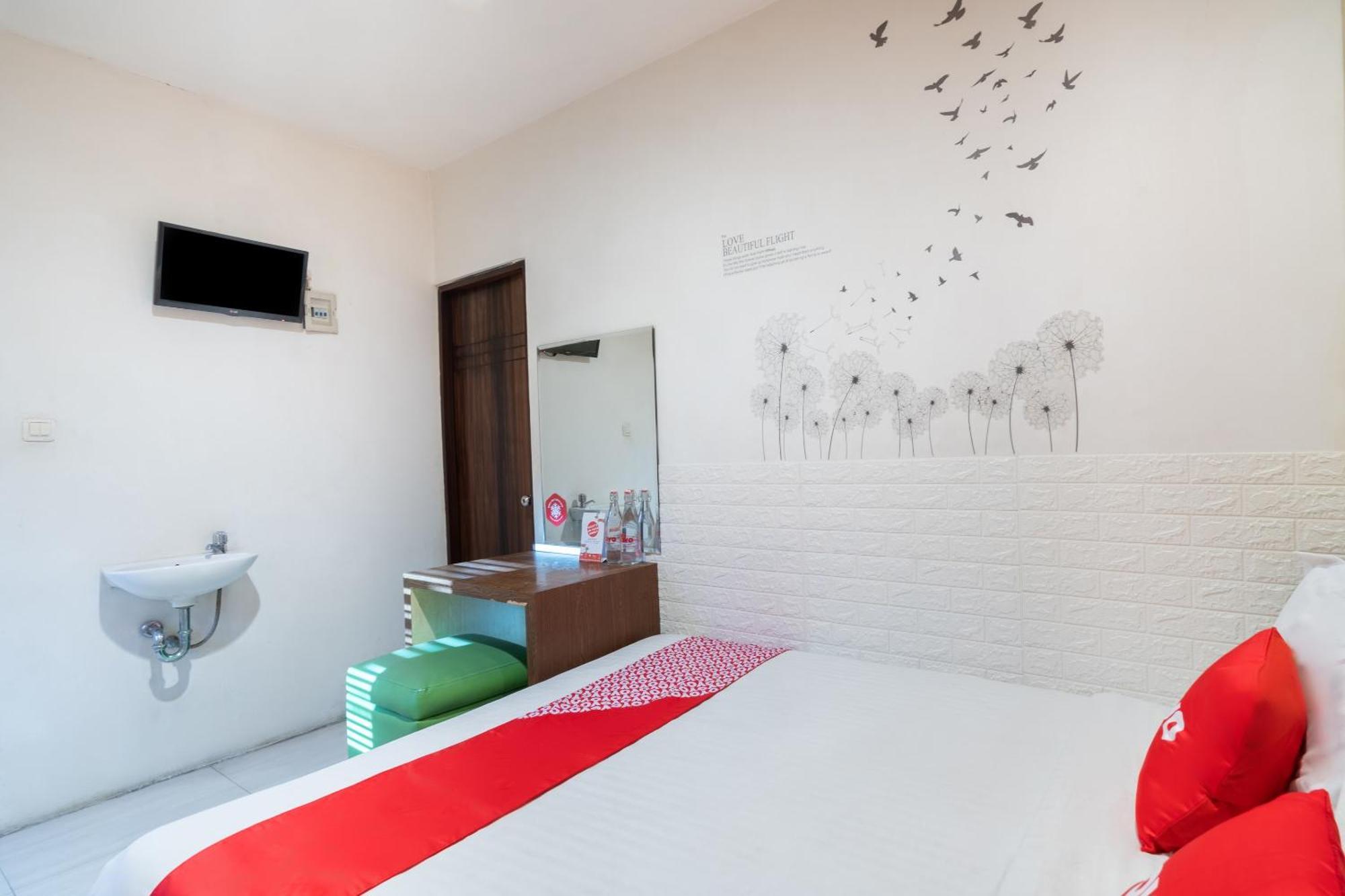 Super Oyo Flagship 91863 Metro House Hotel Surabaya Exterior photo