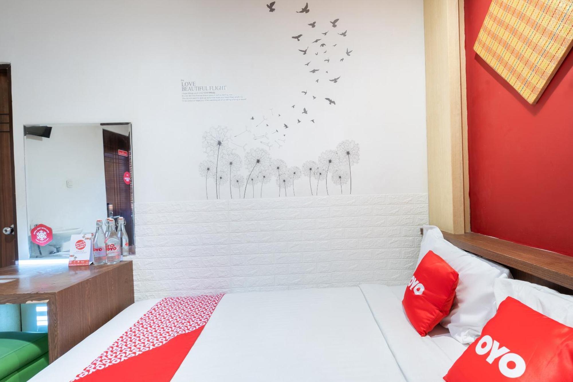 Super Oyo Flagship 91863 Metro House Hotel Surabaya Exterior photo