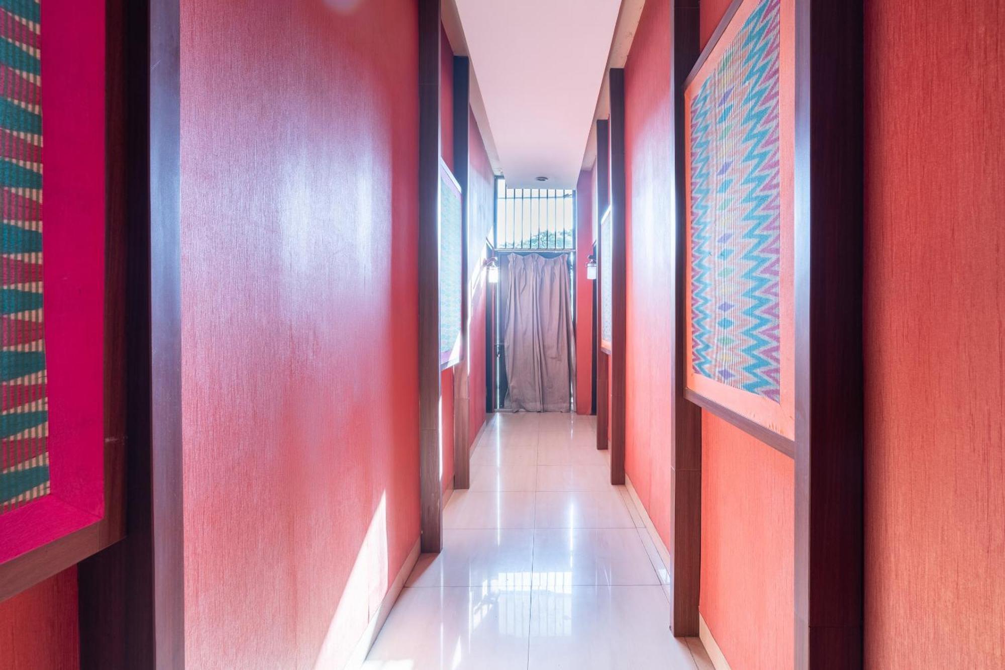 Super Oyo Flagship 91863 Metro House Hotel Surabaya Exterior photo