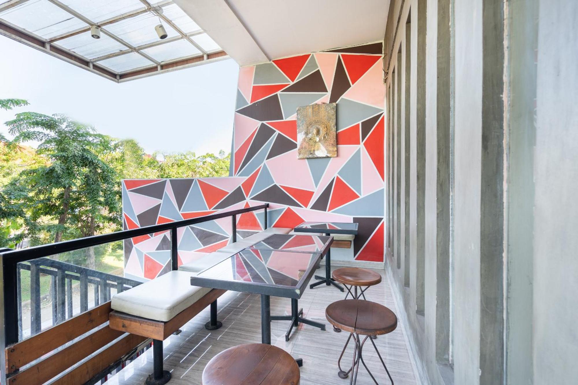 Super Oyo Flagship 91863 Metro House Hotel Surabaya Exterior photo