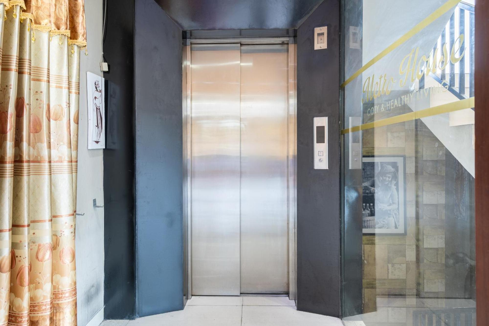 Super Oyo Flagship 91863 Metro House Hotel Surabaya Exterior photo